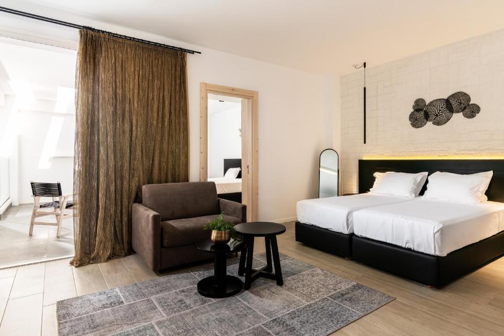 Abacus Suites - Family Suite With Balcony