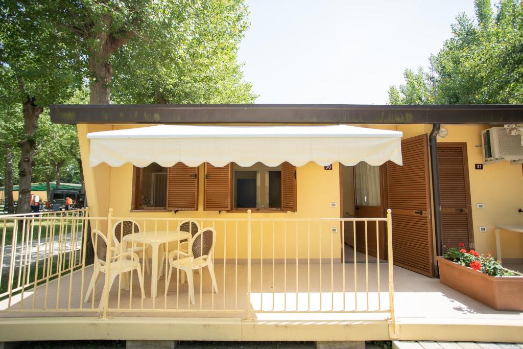 Balkón nebo terasa v ubytování Camping Village Viareggio
