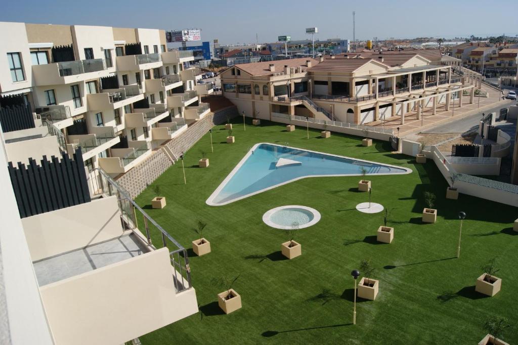 Bazén v ubytování La Zenia Sabrina Apartment 5 nebo v jeho okolí