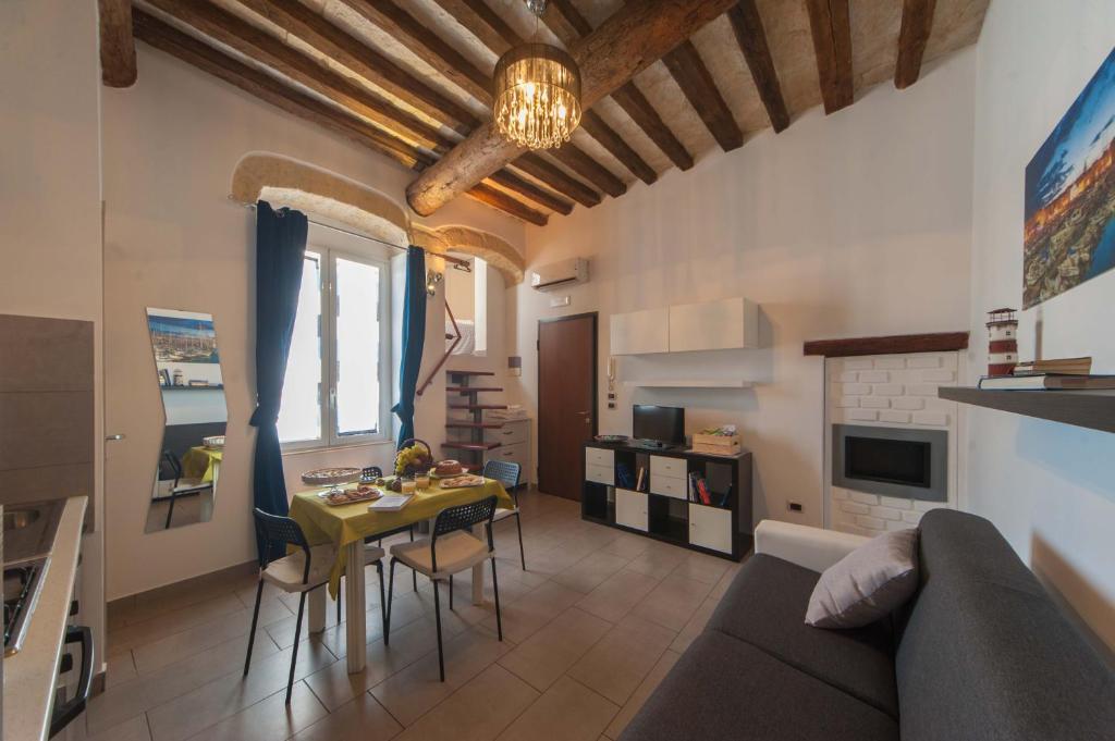 a living room with a couch and a table at Casa Vacanze Belleville in Trani