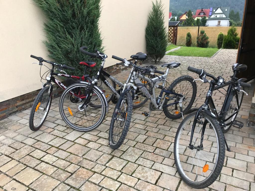 a group of bikes parked next to a building at Apartament Ostoja in Szczawnica