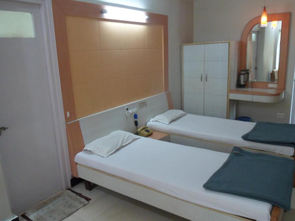 Postel nebo postele na pokoji v ubytování Hotel Vaishali