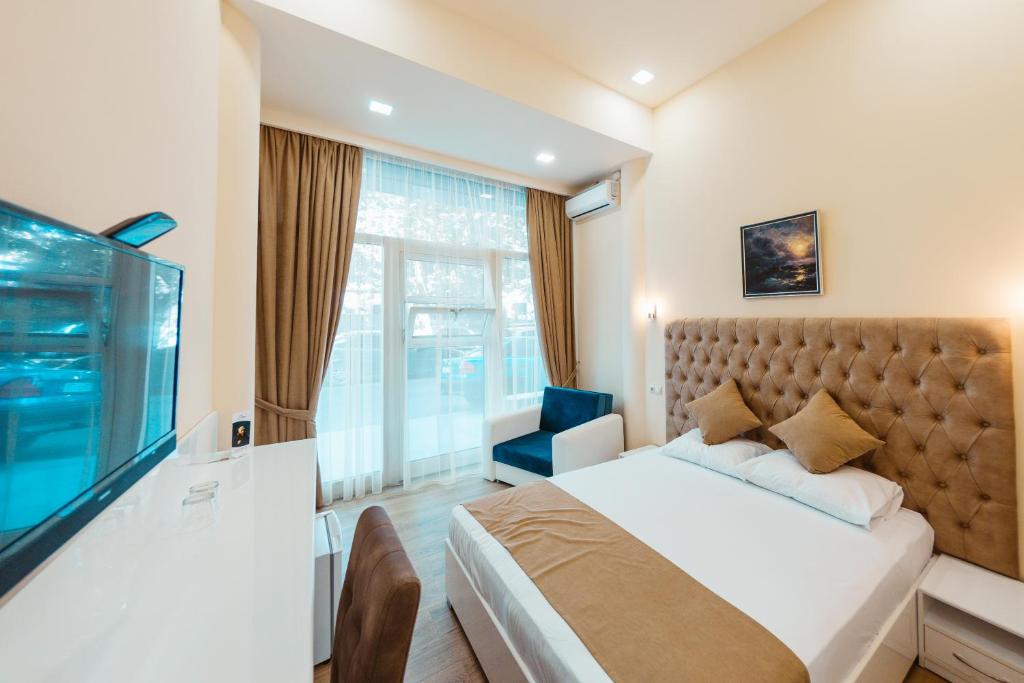 TV a/nebo společenská místnost v ubytování L'image Art Hotel