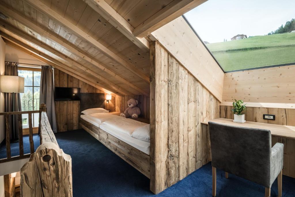 A bed or beds in a room at Alpenhotel Plaza