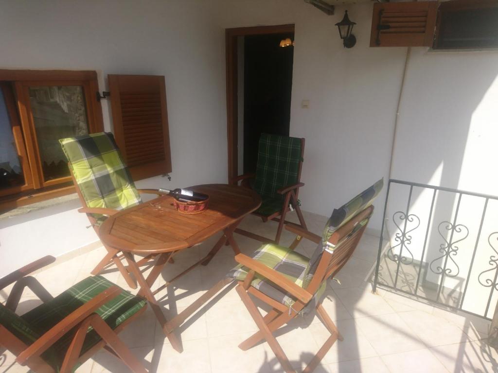 Balkón nebo terasa v ubytování Samothraki