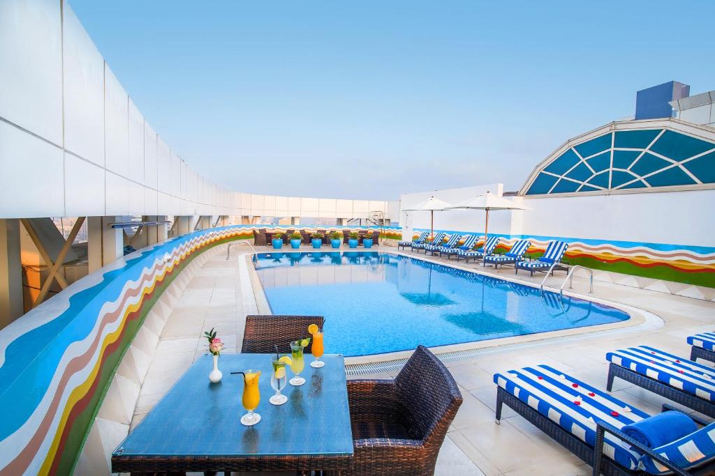 Bazén v ubytování Grand Excelsior Hotel - Bur Dubai nebo v jeho okolí