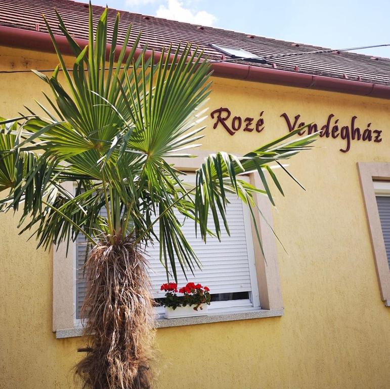 Zdjęcie z galerii obiektu Rozé Vendégház w mieście Villány