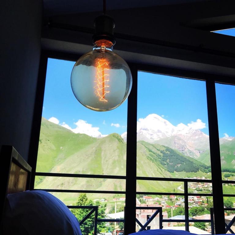Üldine mäevaade või majutusasutusest Chemodann Kazbegi pildistatud vaade