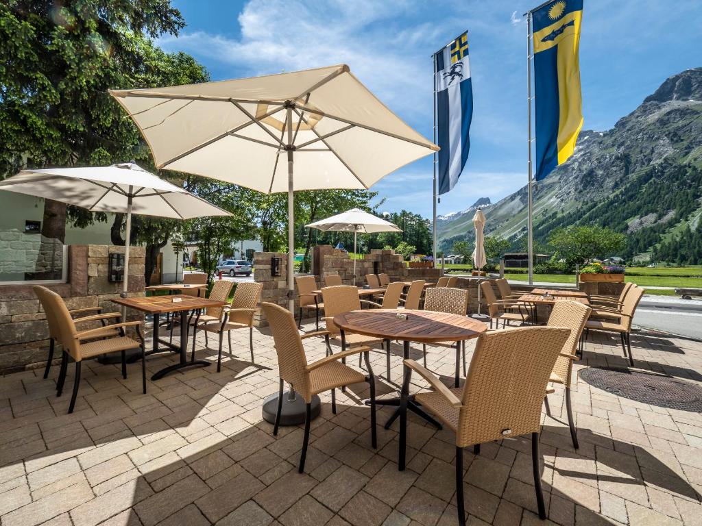 Nespecifikovaný výhled na hory nebo výhled na hory při pohledu z hotelu