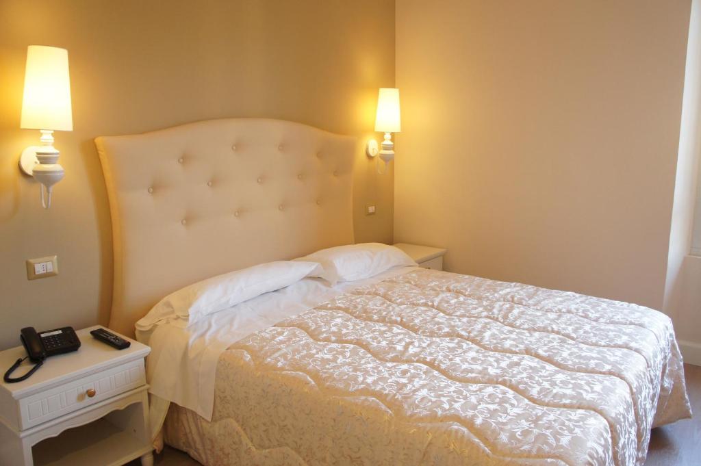 Postel nebo postele na pokoji v ubytování Hotel Aurora