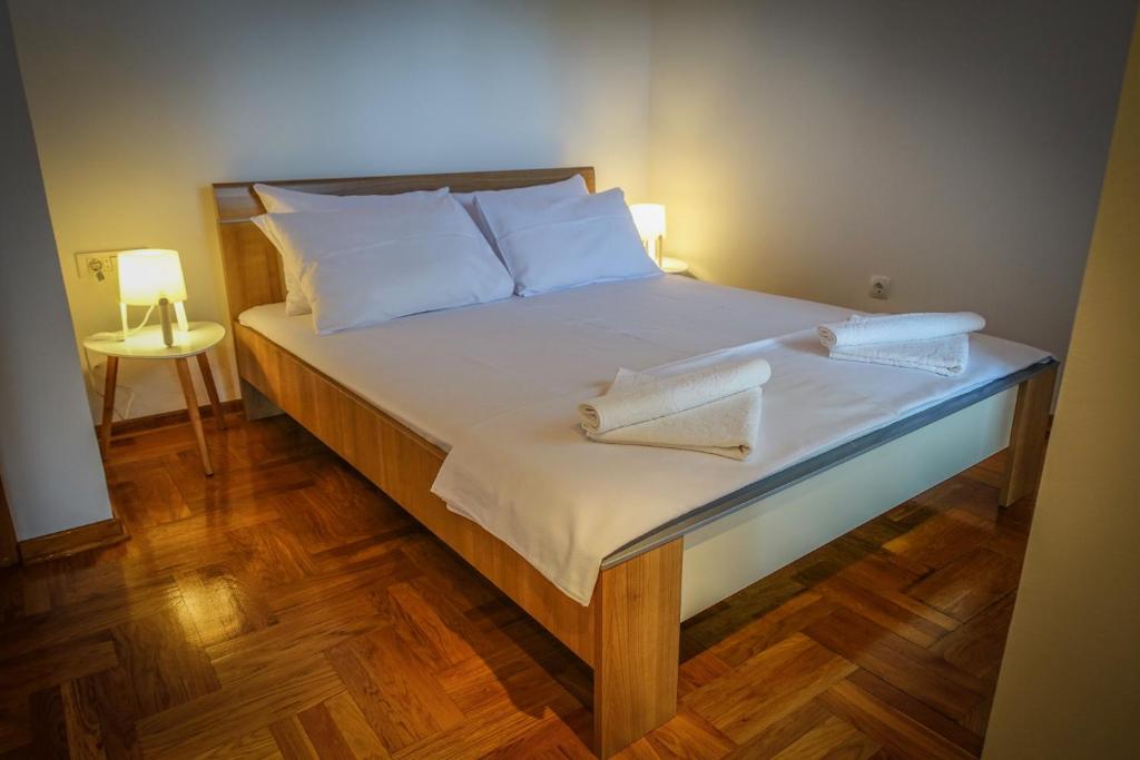 Postel nebo postele na pokoji v ubytování Markov konak