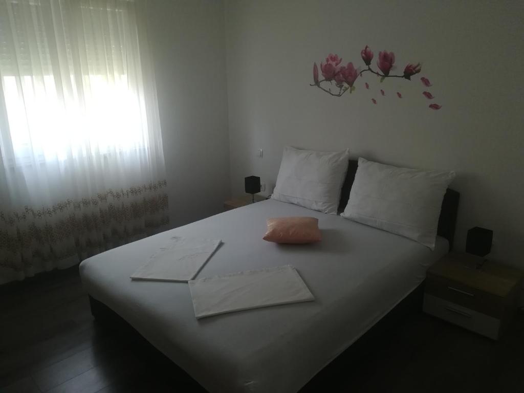 Posteľ alebo postele v izbe v ubytovaní Apartmani Ivka