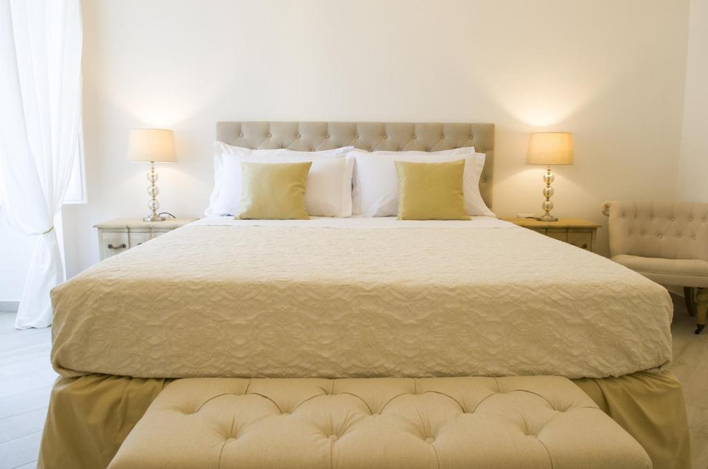 Posteľ alebo postele v izbe v ubytovaní Palazzo Spasiano rooms - SORRENTO CENTER