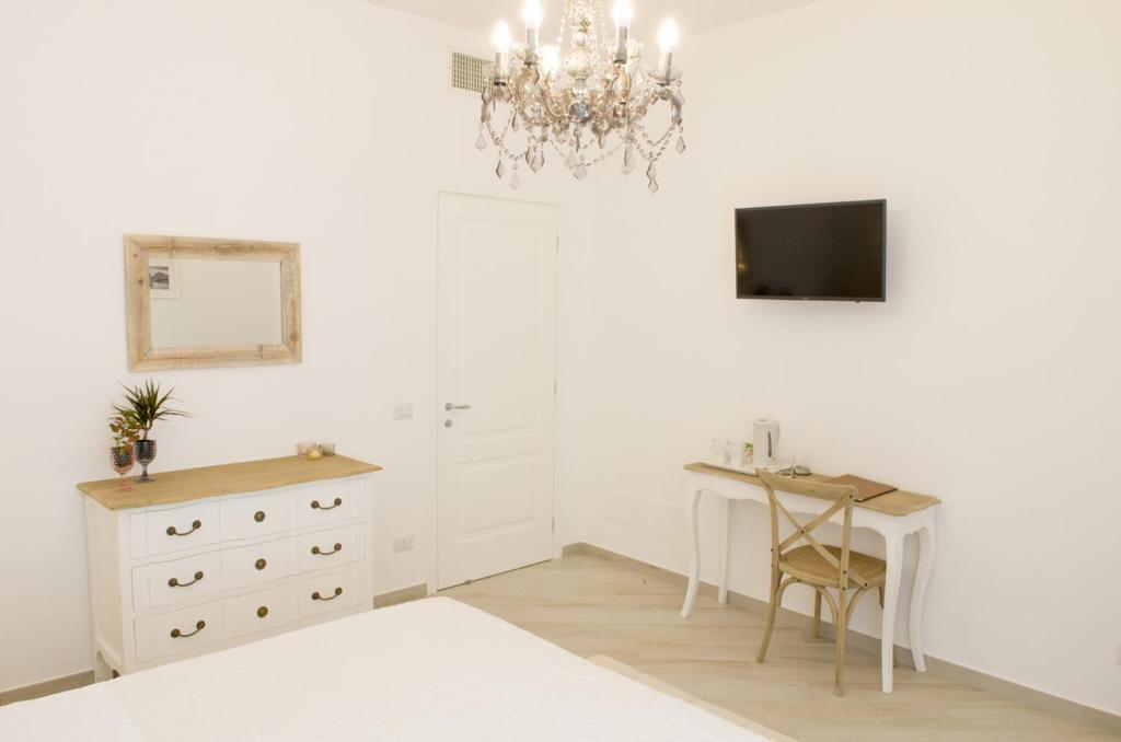 Televízia a/alebo spoločenská miestnosť v ubytovaní Palazzo Spasiano rooms - SORRENTO CENTER