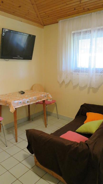 Telewizja i/lub zestaw kina domowego w obiekcie Apartments Rukavina