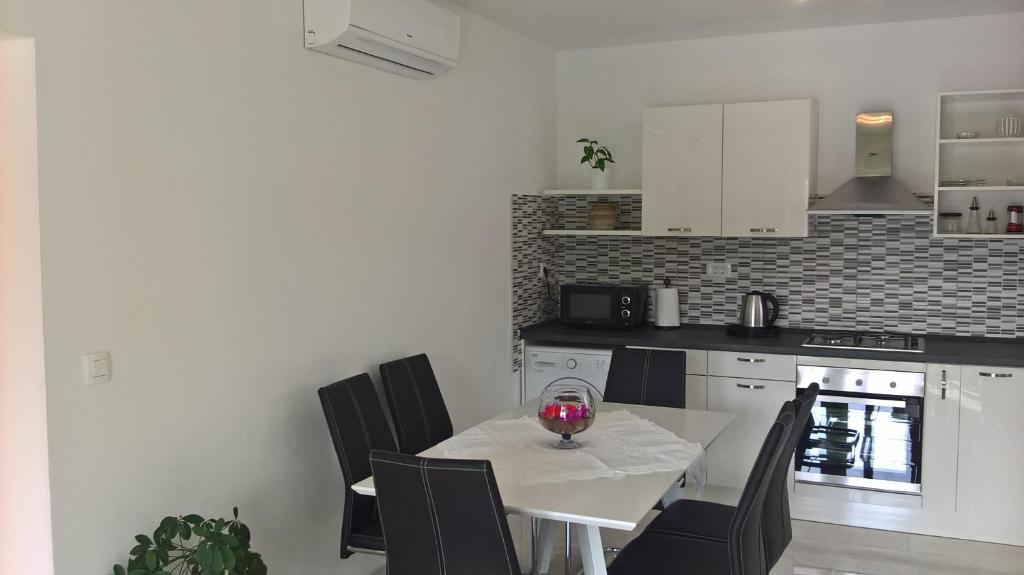 Kuchyňa alebo kuchynka v ubytovaní Apartman Zaklopatica