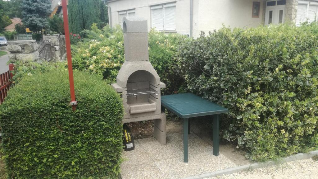 Vonkajšia záhrada v ubytovaní Kéri Vendégház