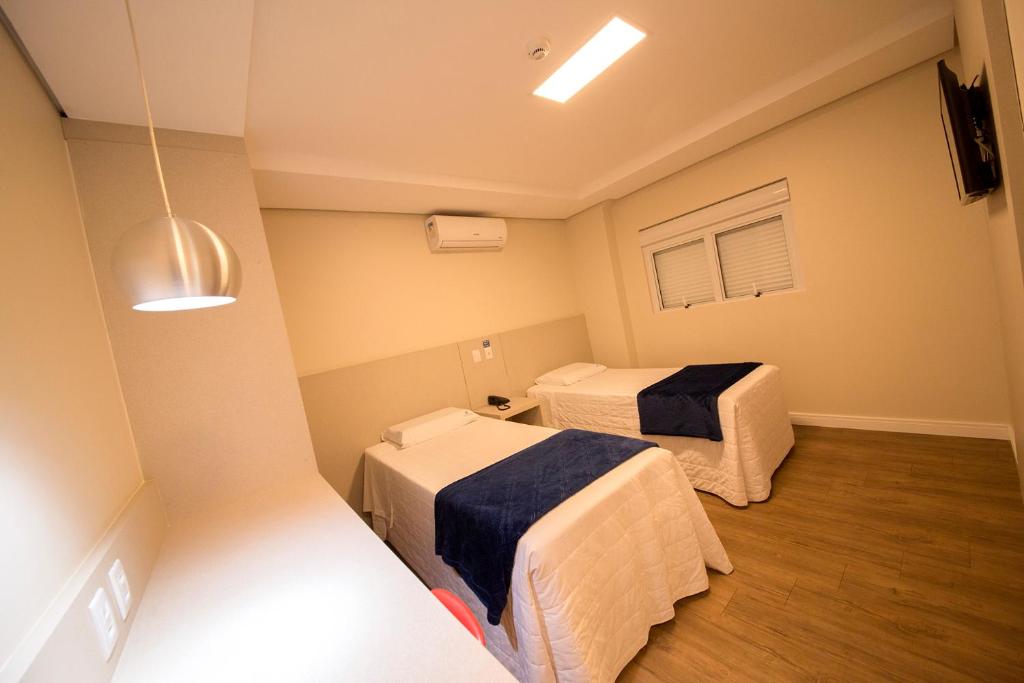 Postel nebo postele na pokoji v ubytování Hiber Hotel - Acesso a Chapecó