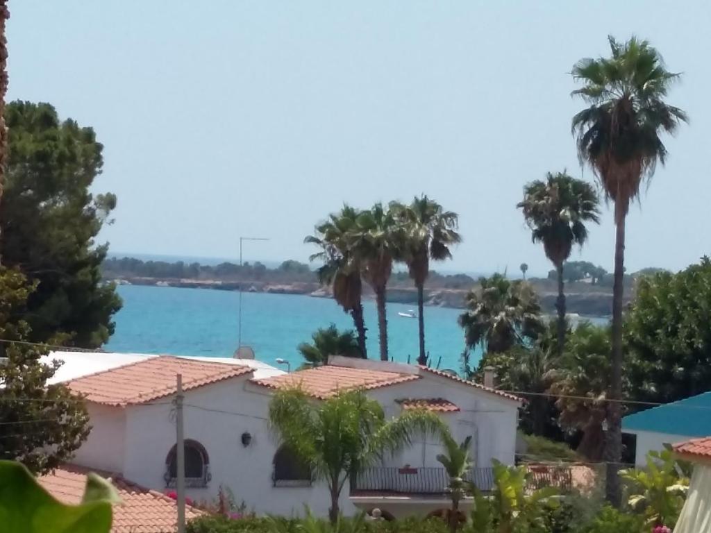 a view of the water from a house at Casa Roby 120 mt Beach in Fontane Bianche