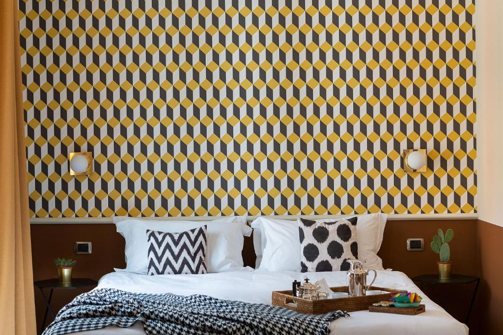 A bed or beds in a room at Zebra Naviglio