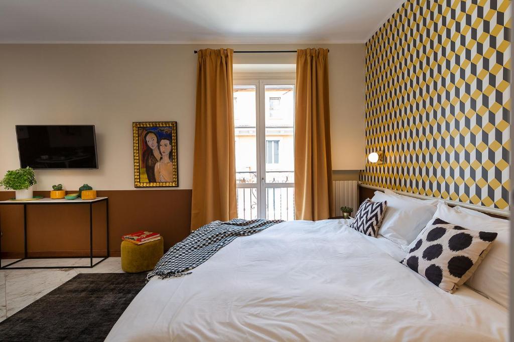 A bed or beds in a room at Zebra Naviglio