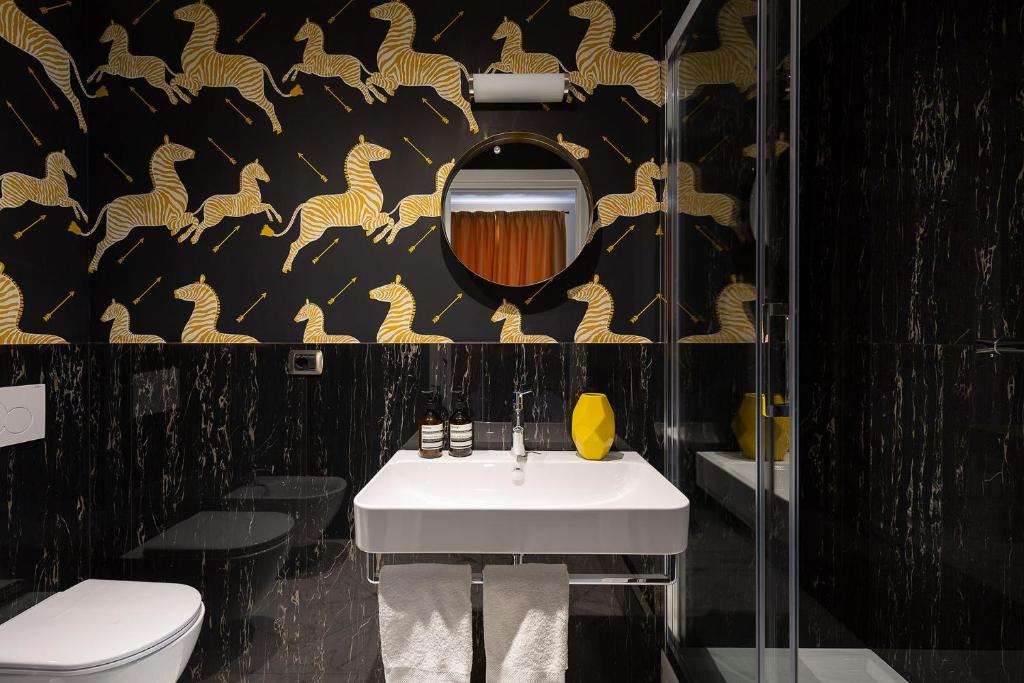 A bathroom at Zebra Naviglio