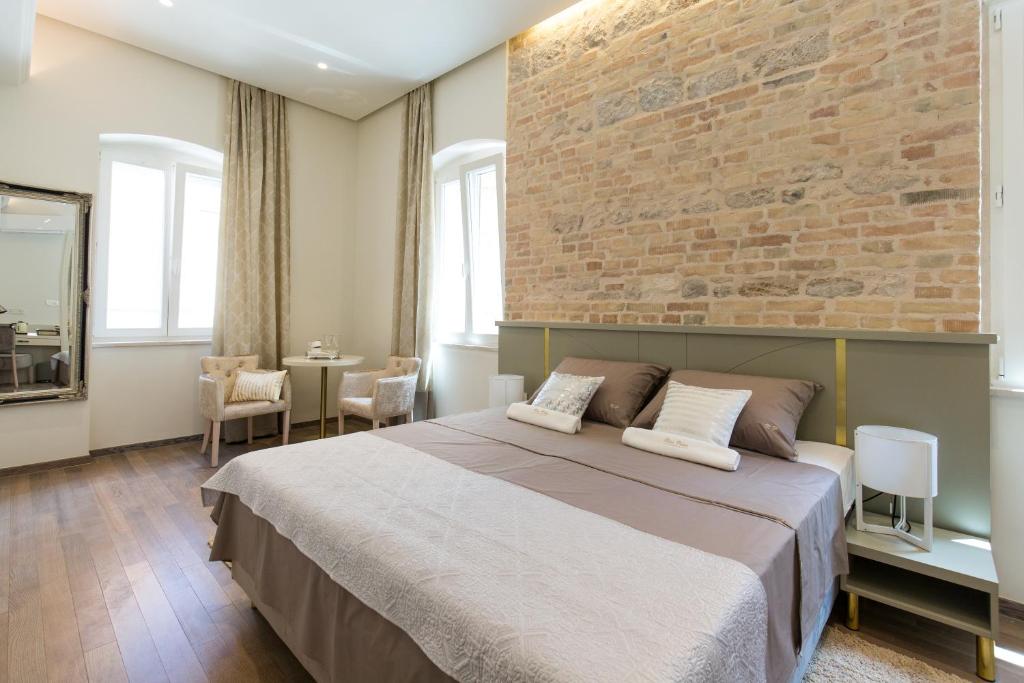 Postel nebo postele na pokoji v ubytování Riva Palace