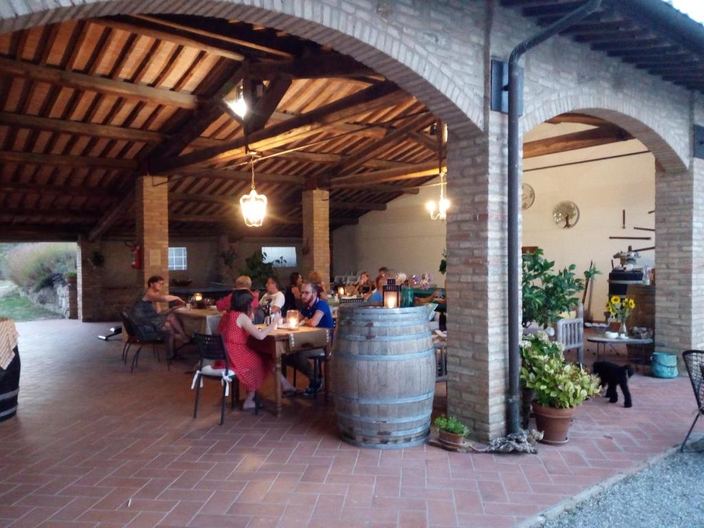 Restaurace v ubytování Podere Schioppello Casale con appartamenti privati