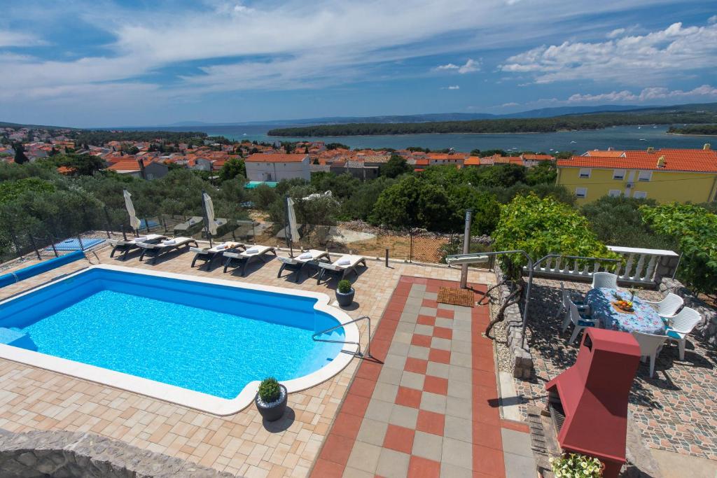 Bazén v ubytování Villa Diana nebo v jeho okolí