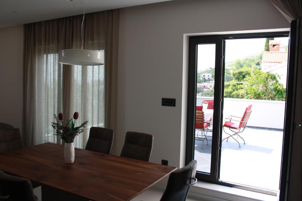Fotografia z galérie ubytovania Luxury apartment Ruskamen 3 v destinácii Lokva Rogoznica