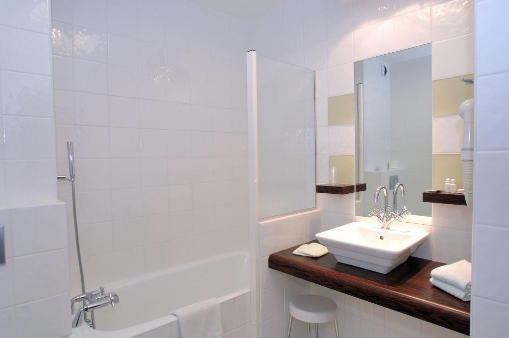 Hôtel Au Logis des Remparts - Habitación Confort Con 2 Camas Individuales