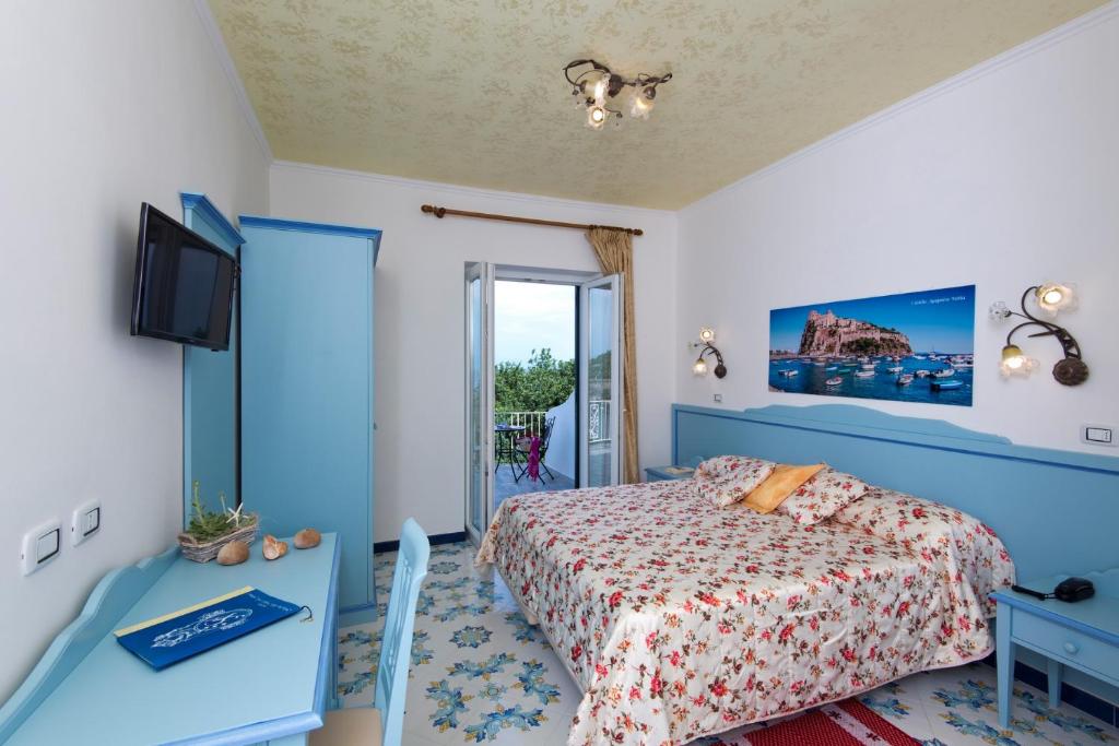 Postel nebo postele na pokoji v ubytování Hotel Giardino Delle Ninfe E La Fenice