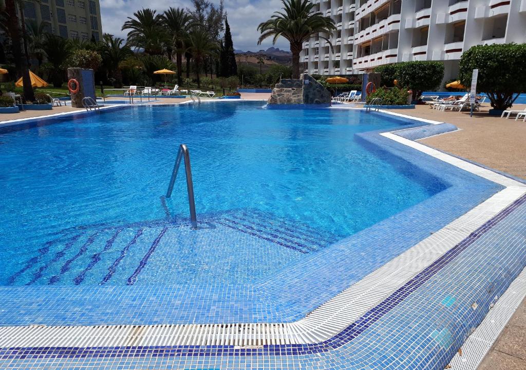 Bazén v ubytování Fantastic apartment near the beach nebo v jeho okolí