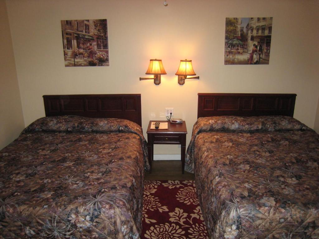 Postel nebo postele na pokoji v ubytování Johnny's Motel
