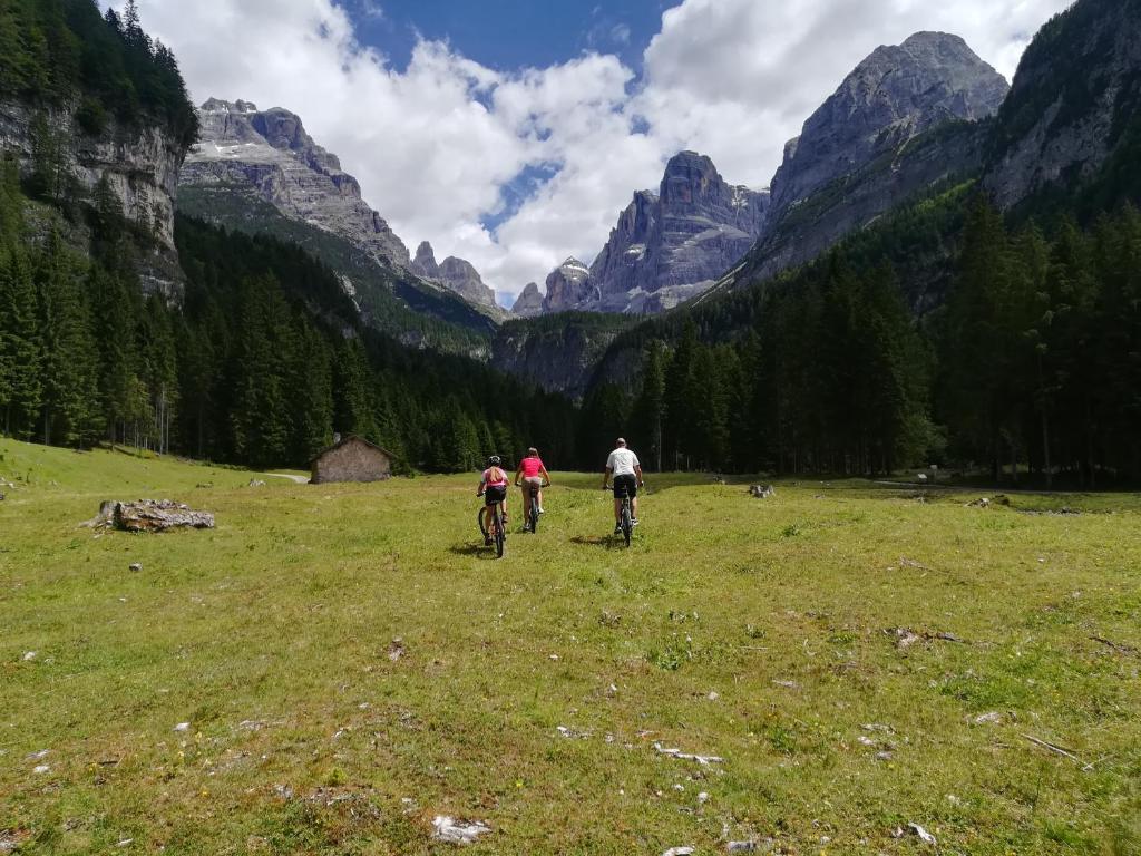 Fotografia z galérie ubytovania Residenza Caola Sant'Antonio Mavignola v destinácii Madonna di Campiglio