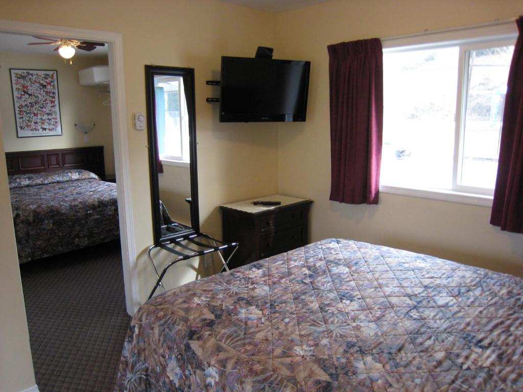 Postel nebo postele na pokoji v ubytování Johnny's Motel