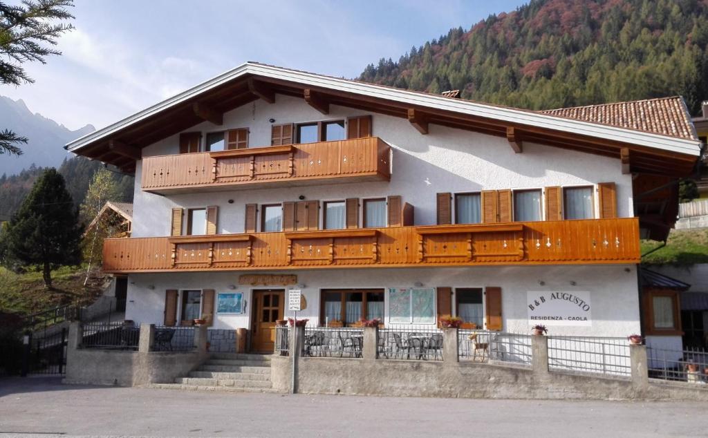 Fotografia z galérie ubytovania Residenza Caola Sant'Antonio Mavignola v destinácii Madonna di Campiglio