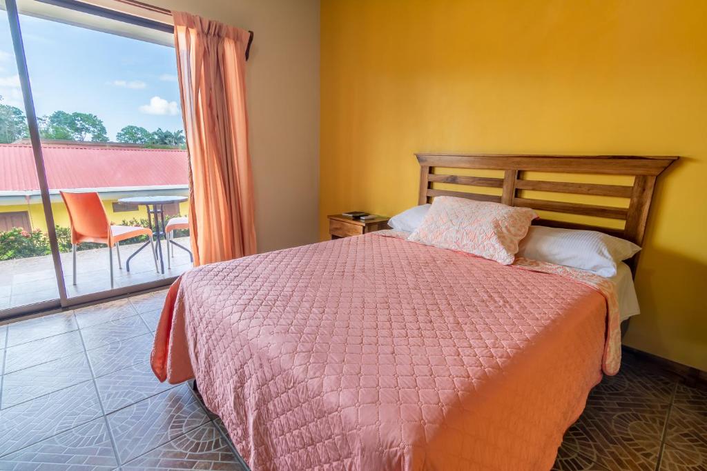 Postel nebo postele na pokoji v ubytování Hotel Pacuare