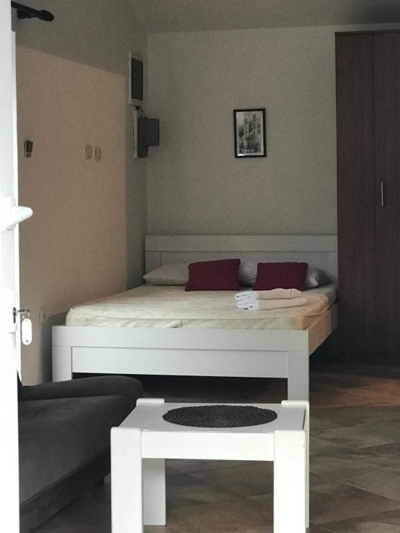 Postel nebo postele na pokoji v ubytování Apartments Ivanišević