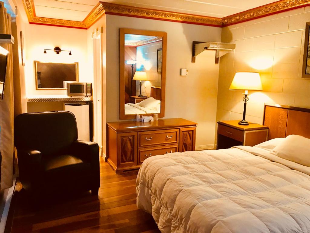 Postel nebo postele na pokoji v ubytování Motel Bellefeuille