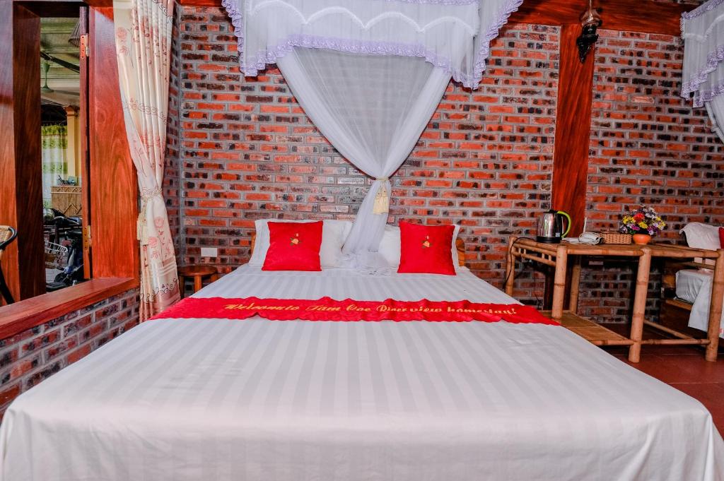 Phòng 4 người nhìn ra vườn