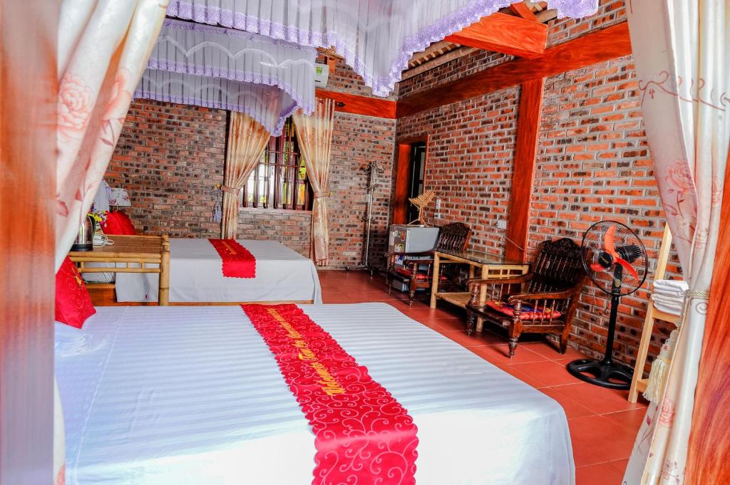 Phòng 4 người nhìn ra vườn