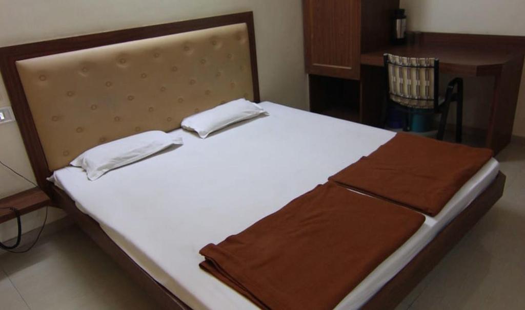 Postel nebo postele na pokoji v ubytování Hotel Vaishali