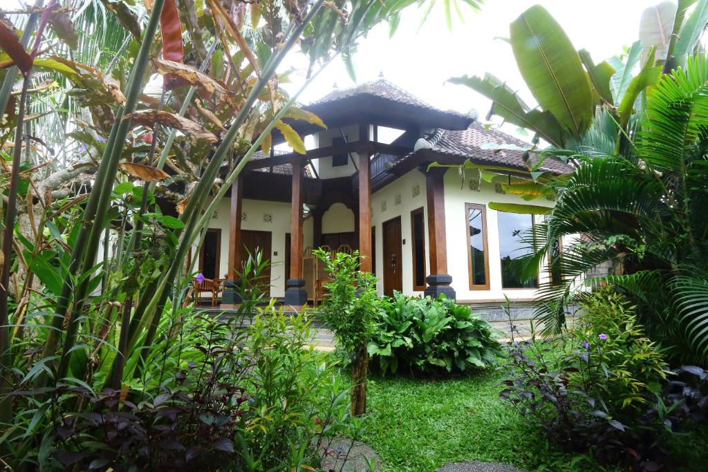 Zahrada ubytování Loka Sari Guest House and Spa