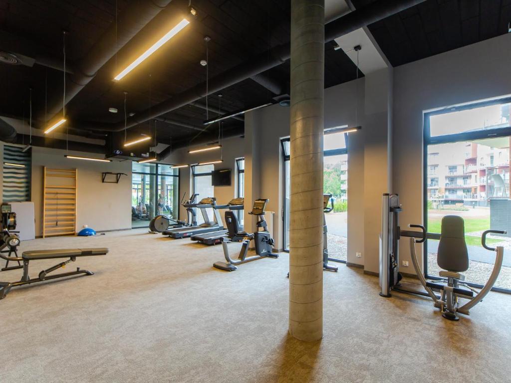 Posilňovňa alebo fitness centrum v ubytovaní Lux Apartment Kołobrzeg Polanki Park