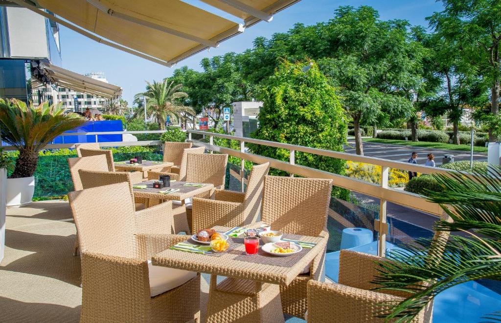 Basen w obiekcie Hotel Mon Cheri lub w pobliżu