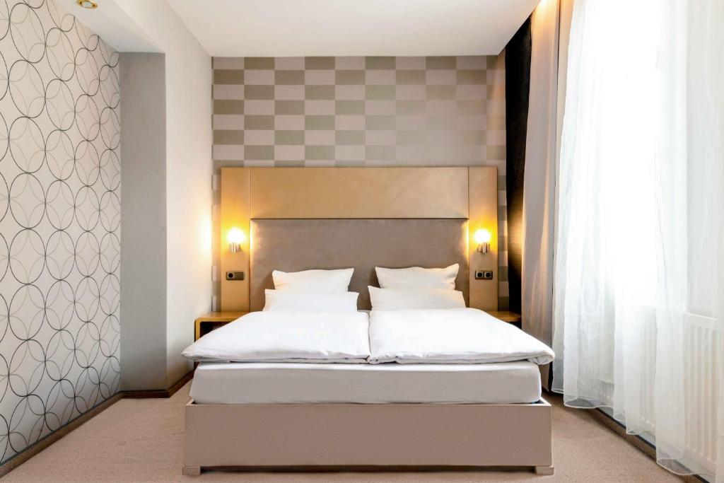 Ein Bett oder Betten in einem Zimmer der Unterkunft Hotel Engel