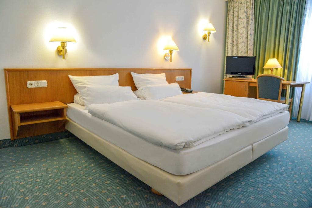 Ein Bett oder Betten in einem Zimmer der Unterkunft Hotel Engel