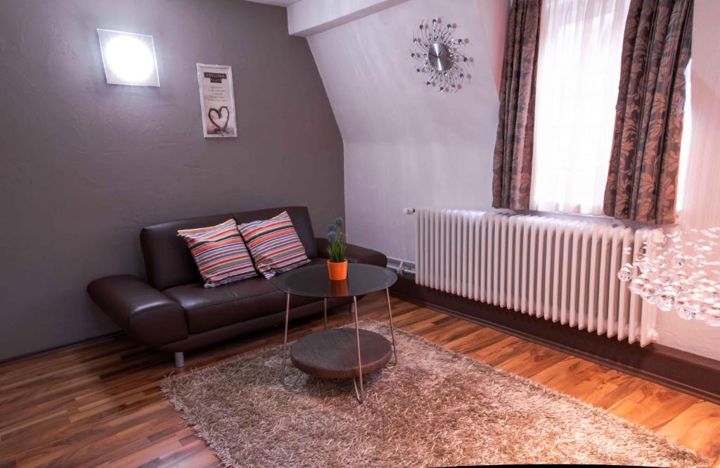 Ein Sitzbereich in der Unterkunft Hotel Engel