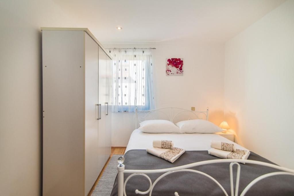 Postel nebo postele na pokoji v ubytování Apartments Dino